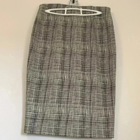 Vince Camuto lightweight  pencil skirt - Picture 3 of 7